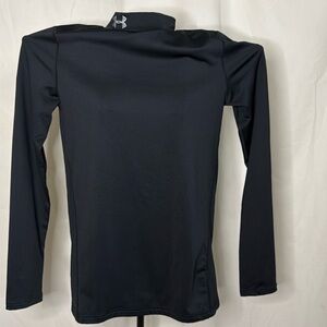 Under Armour fitted cold gear. Youth XL